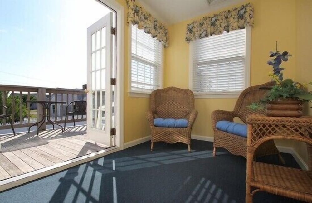 Colonial Acres Resort 23/53