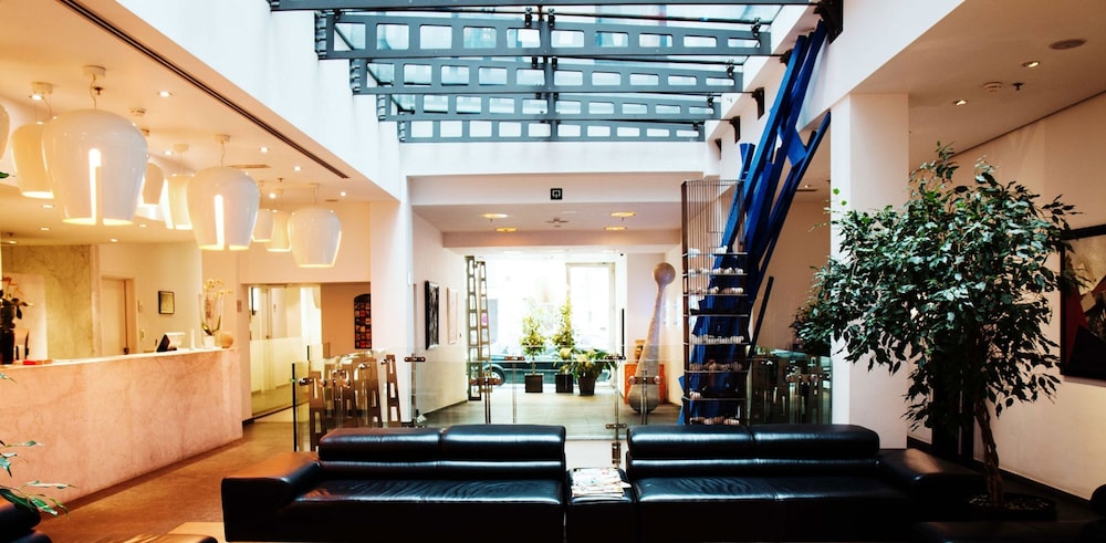 Hotel Aqua by HappyCulture 7/50