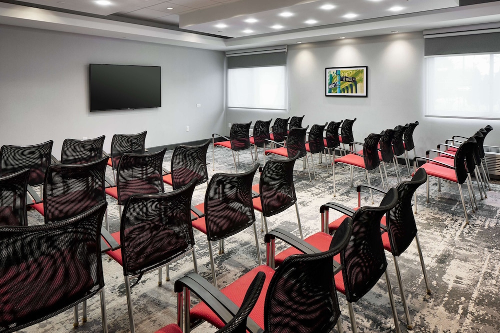 Hampton Inn Newark Airport 29/31