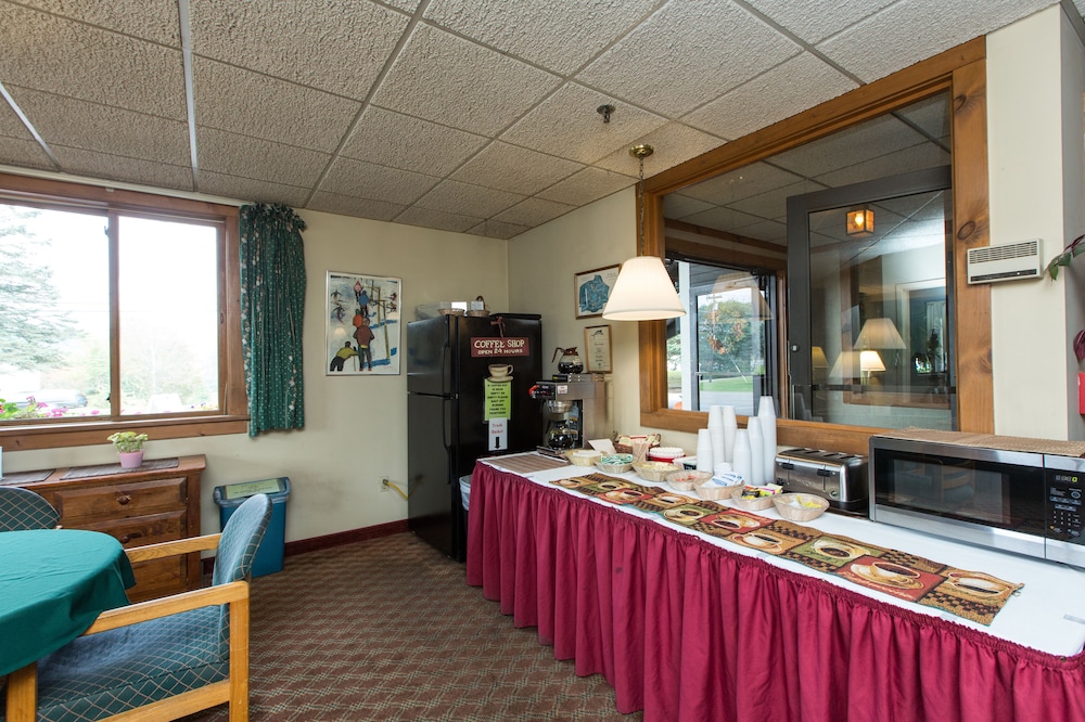 Commodores Inn 33/50