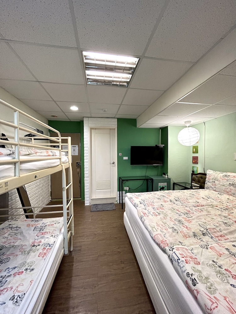 Ximen Triple Tiger Hostel 20/50