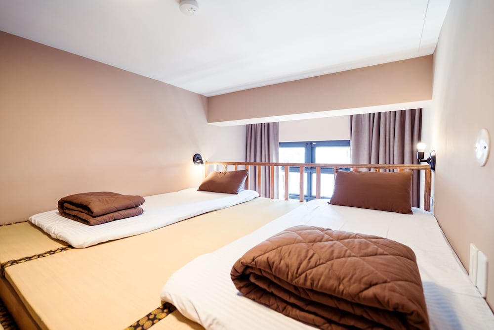 Local Backpacker Hostel 7/50