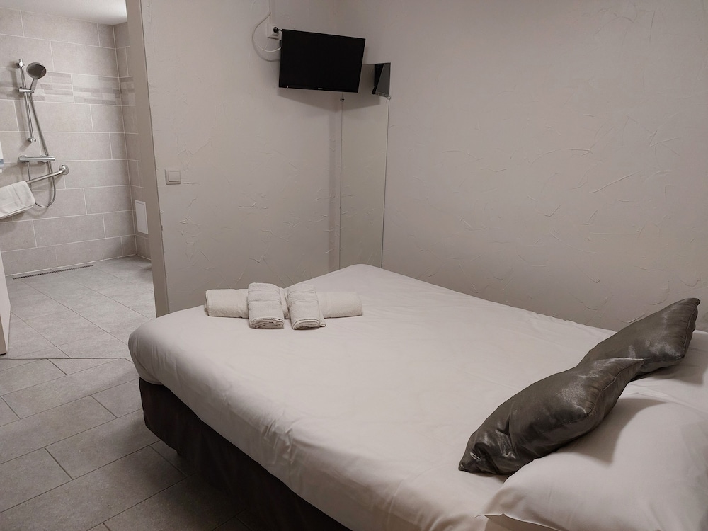 Brit Hotel Bosquet 26/50