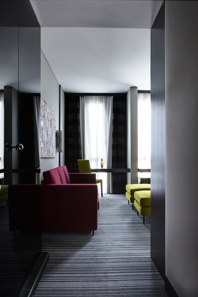 Twentyone Hotel 26/56