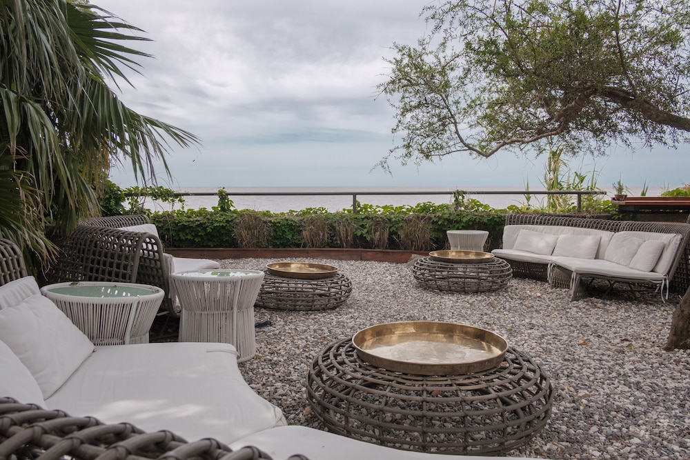 Charco Hotel 33/50