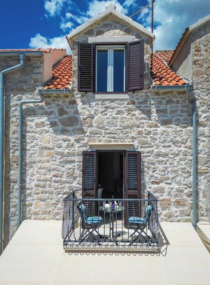 Luxury Seaside Apartments 25/50