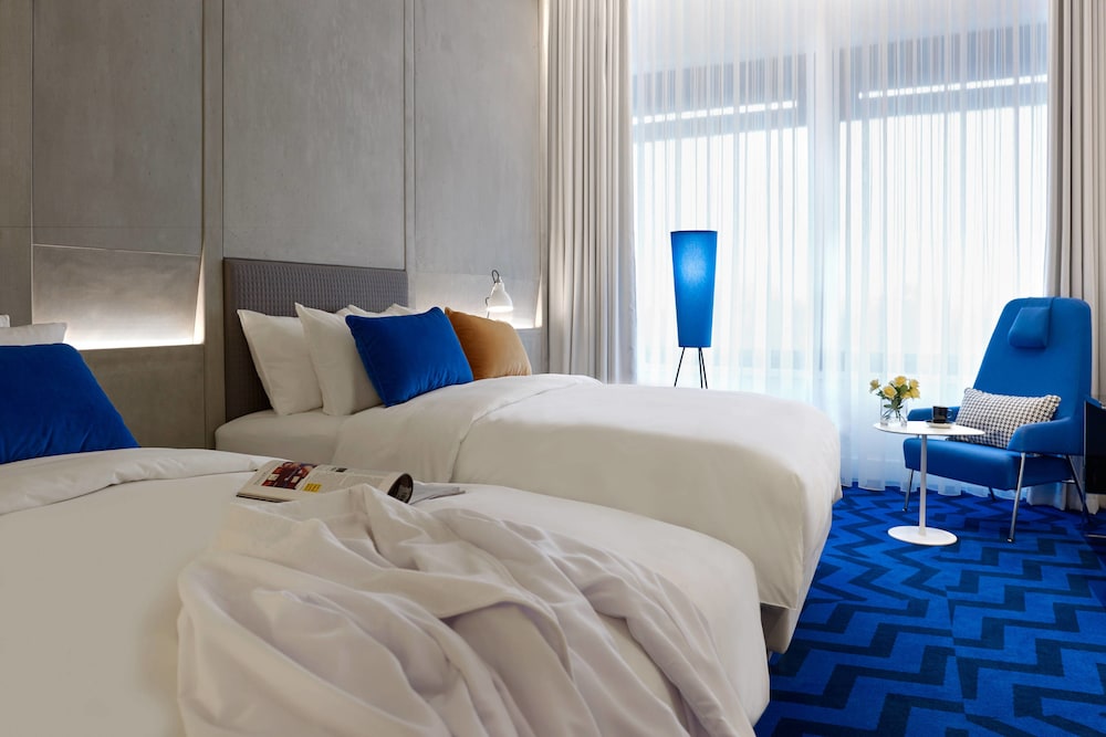 RENAISSANCE WARSAW AIRPORT HOTEL 7/62
