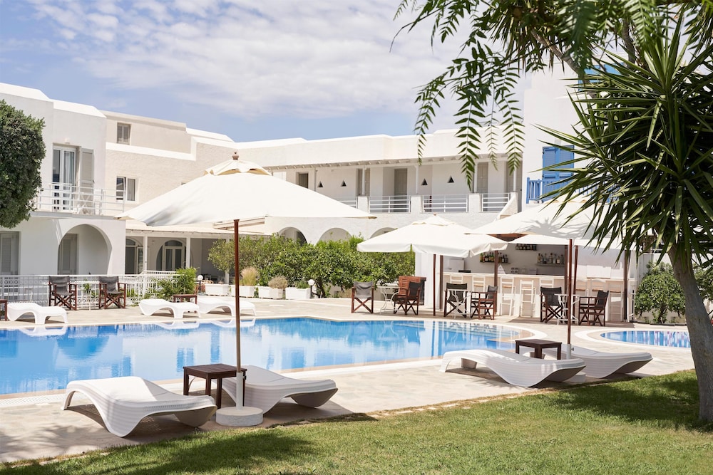 Polos Hotel Paros 84/90