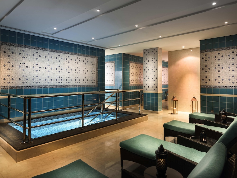 swimming pool spa