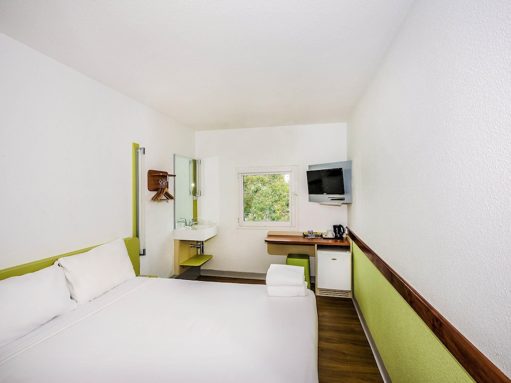 Ibis Budget St Peters 25/54