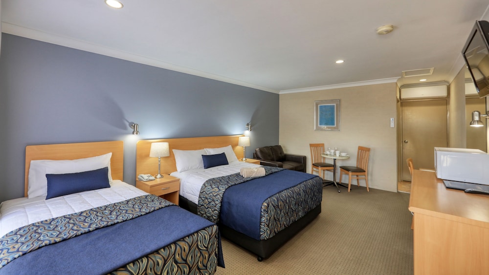 Edward Parry Motel & Apartments 10/57
