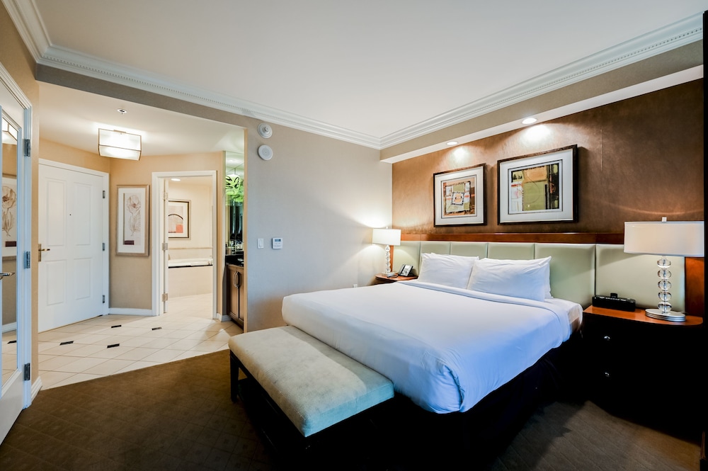 Stripviewsuites At Signature 26/73