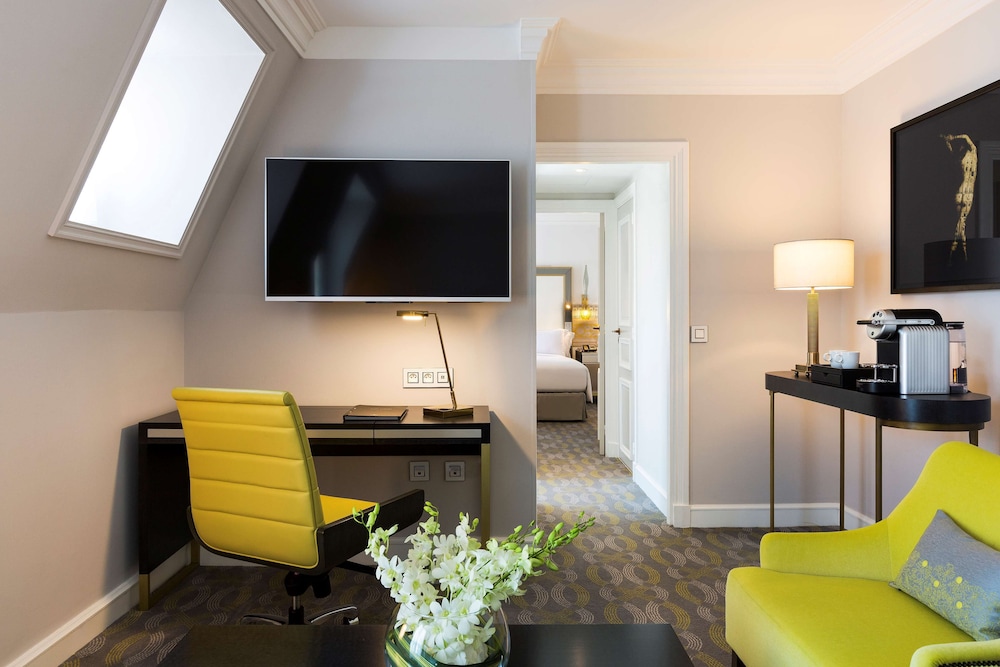 Hilton Paris Opera 63/81