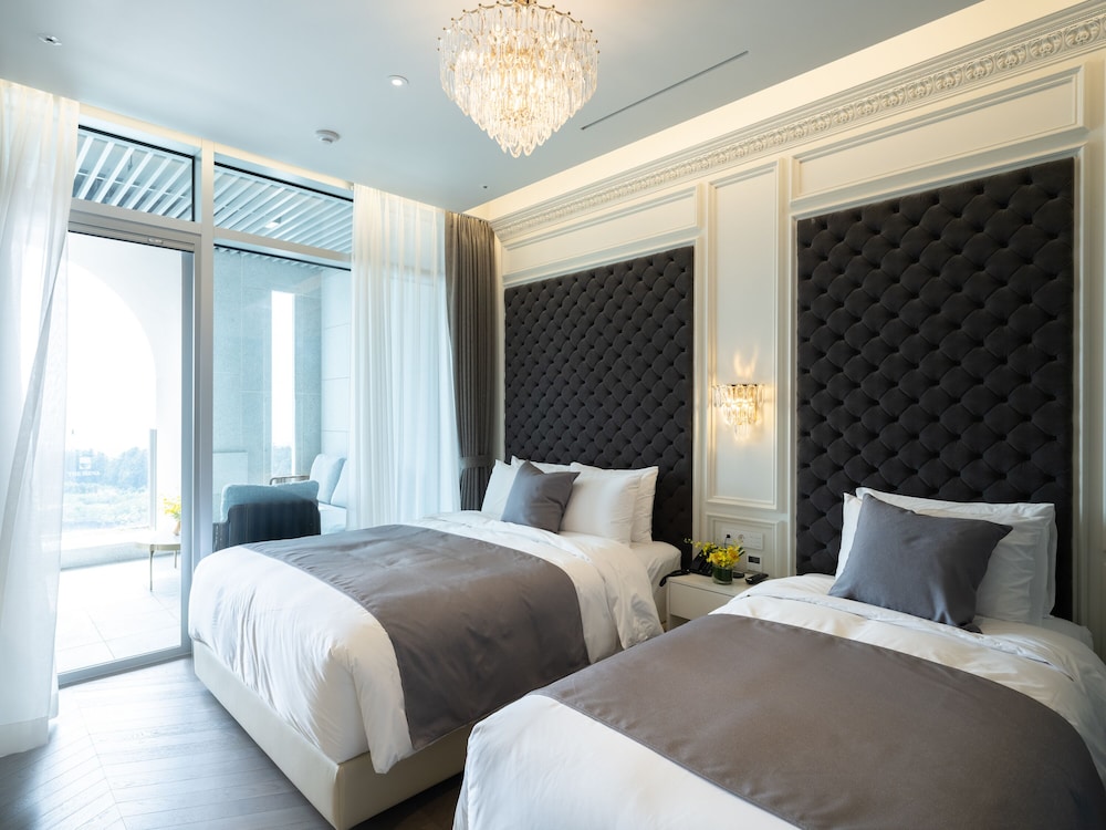 PRESTIGE, SUITE