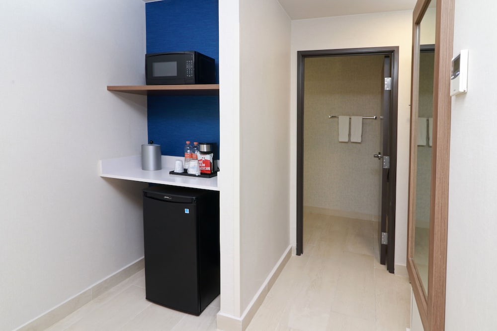 Holiday Inn Express Monterrey Fundidora 61/74