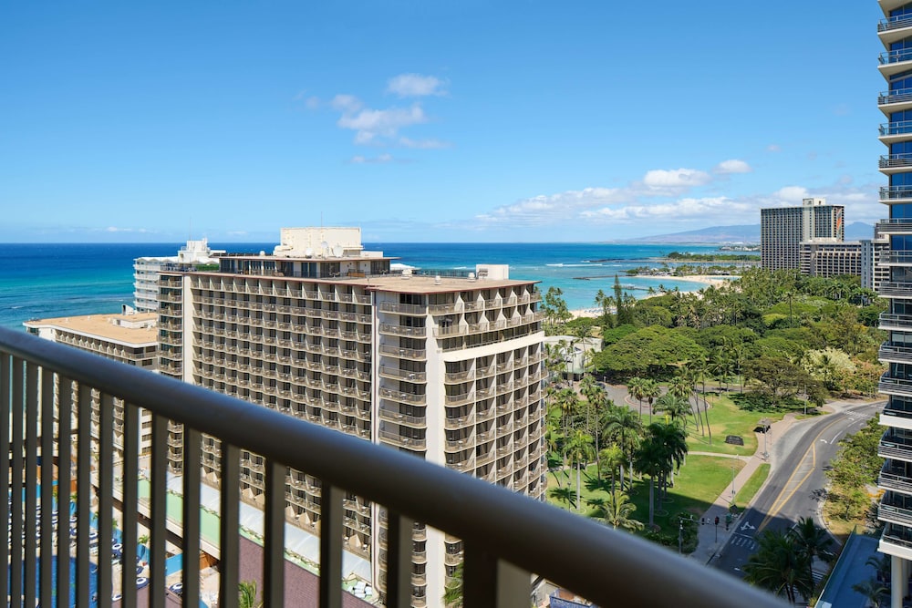 Embassy Suites By Hilton Waikiki Beach Walk 5/42