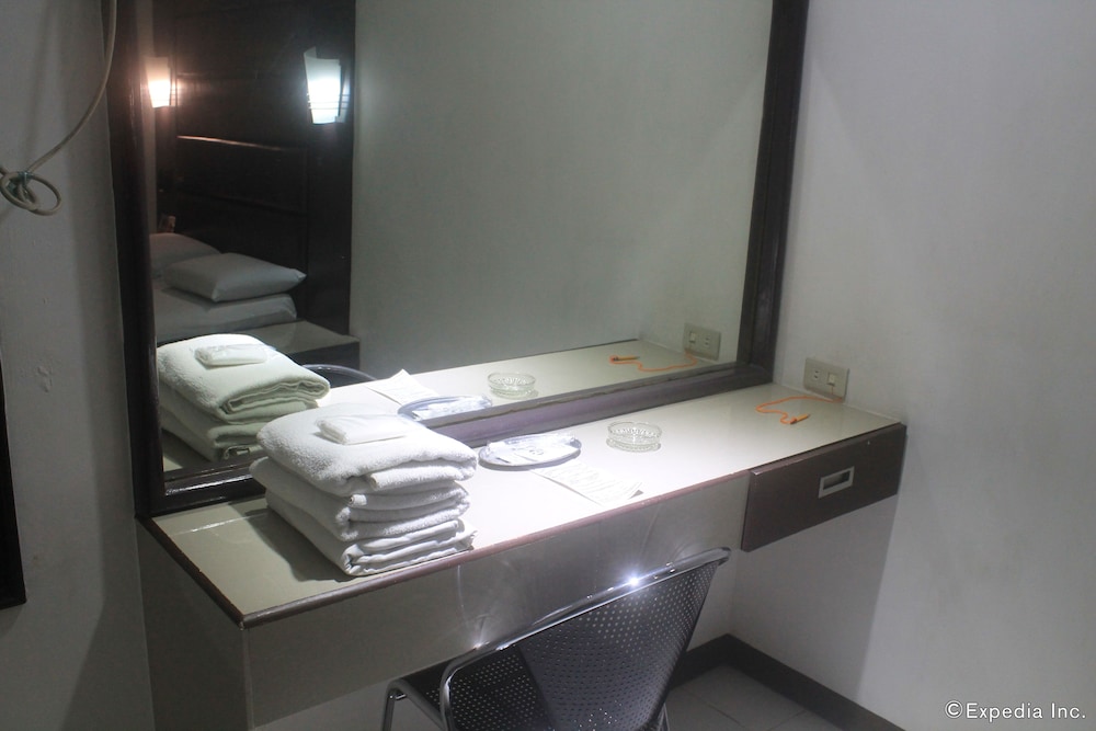Halina Drive Inn Hotel - Pasay 9/16