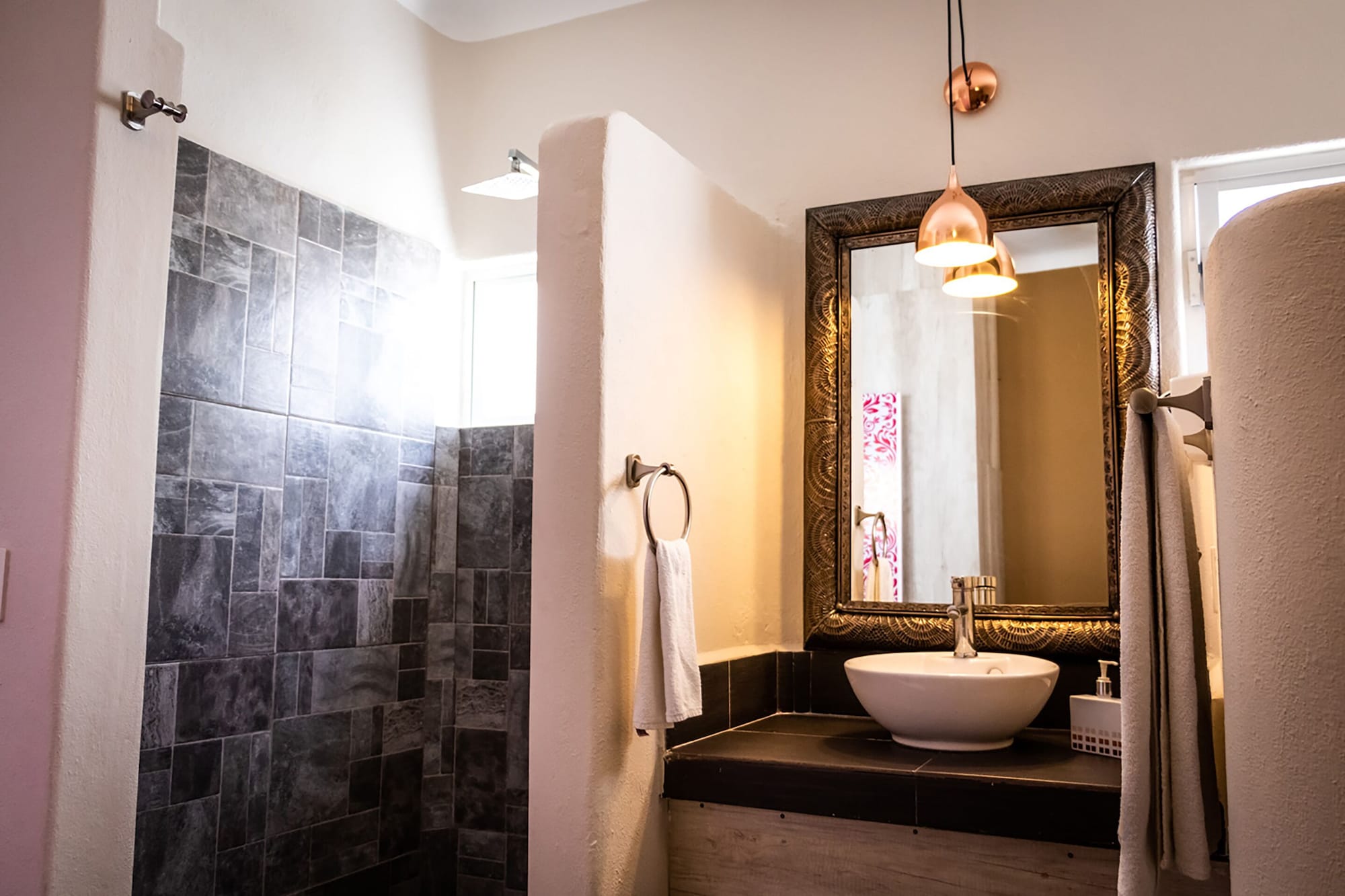 Master, Suite, 2 Double Beds, Mala Vecindad Playa Beer Hotel 7/7