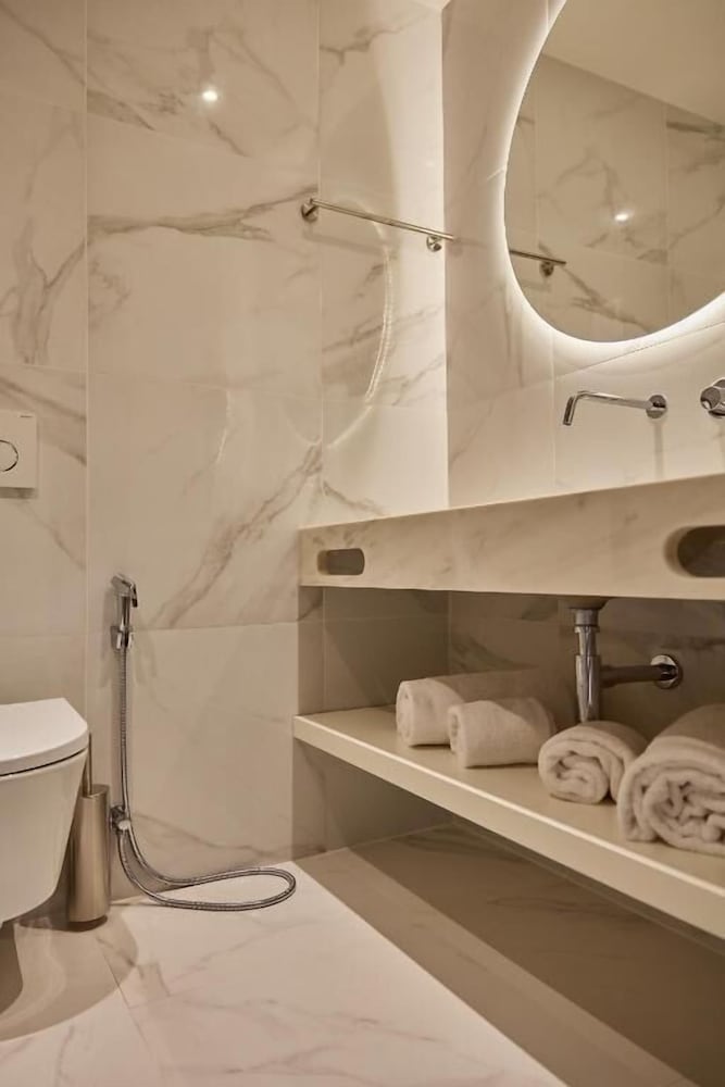 Omid Saldanha Hotel 31/33
