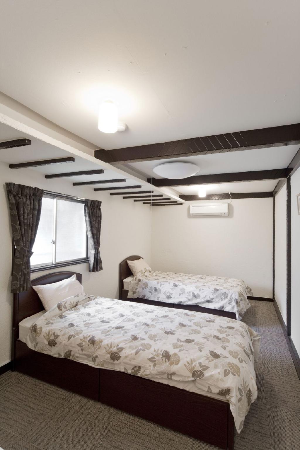 Room, Twin Beds
