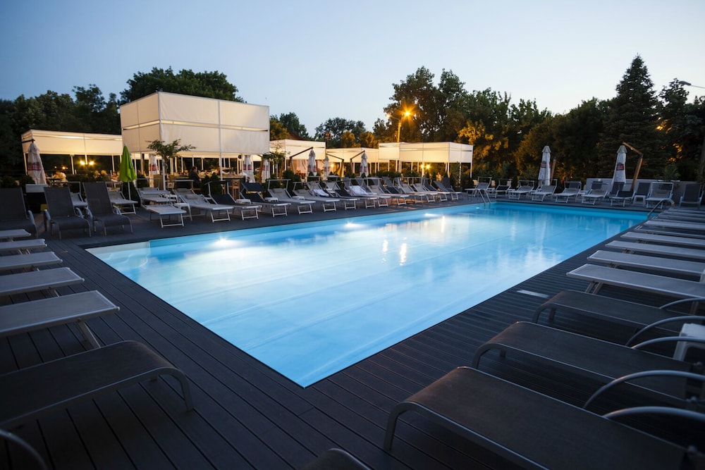 North Star Continental Resort 37/55