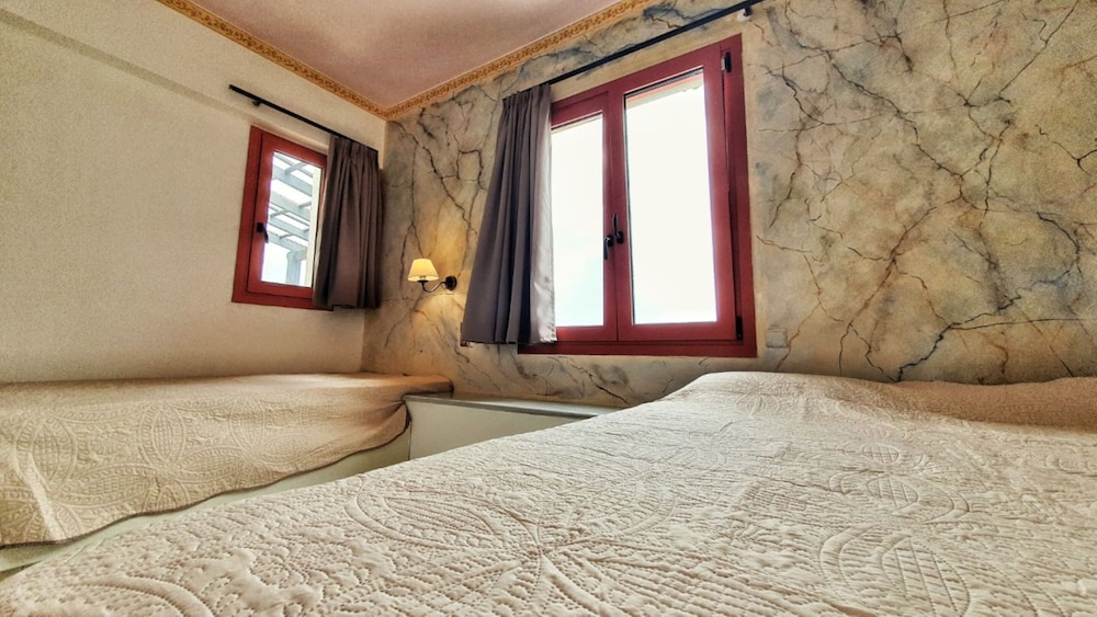 Korifi Suites Collection 32/50