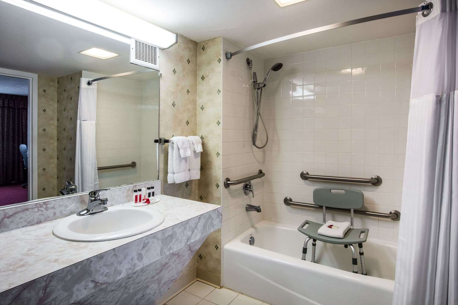 Ramada by Wyndham Ligonier 41/42