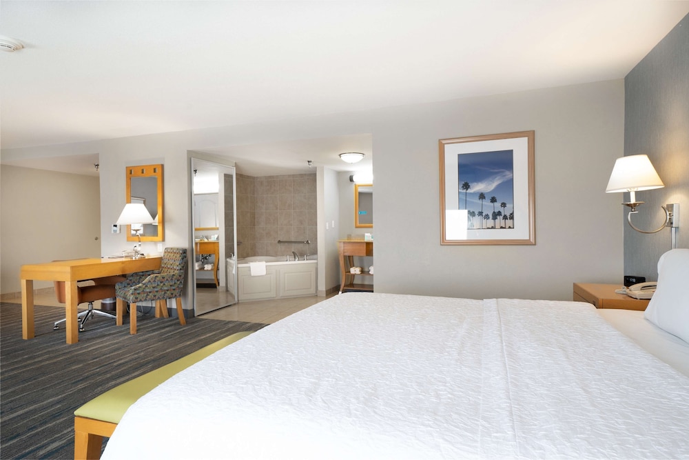 Hampton Inn Suites Madera 22/47