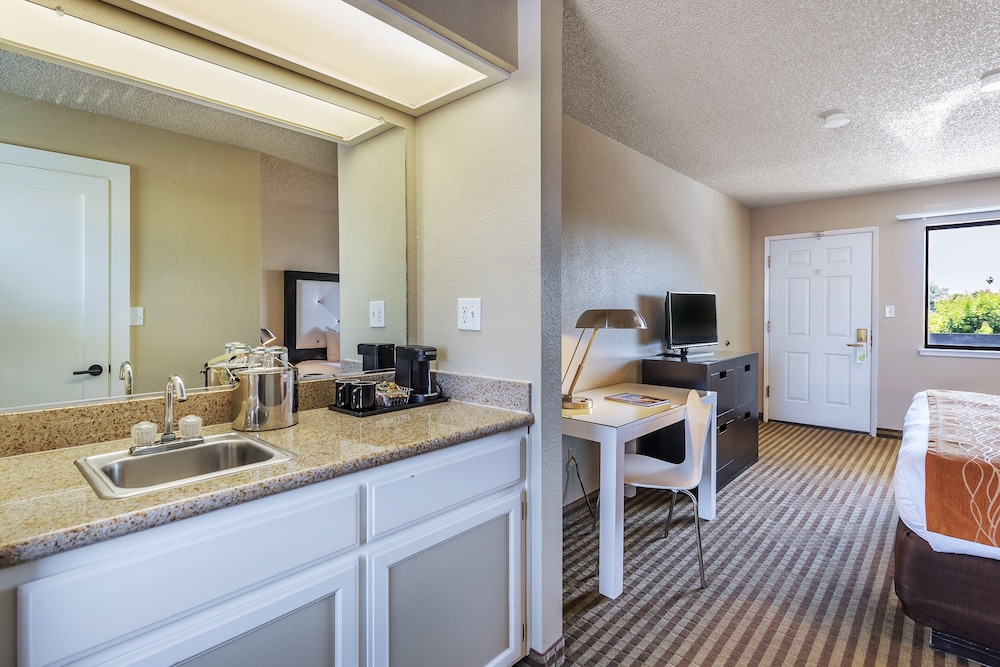 GoodSpring Motel 28/37