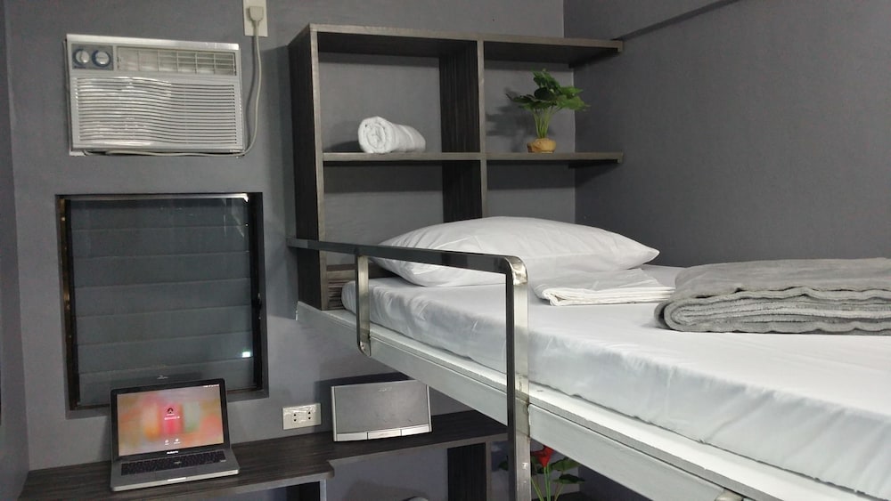 Ervoruto Hostel Makati 5/28