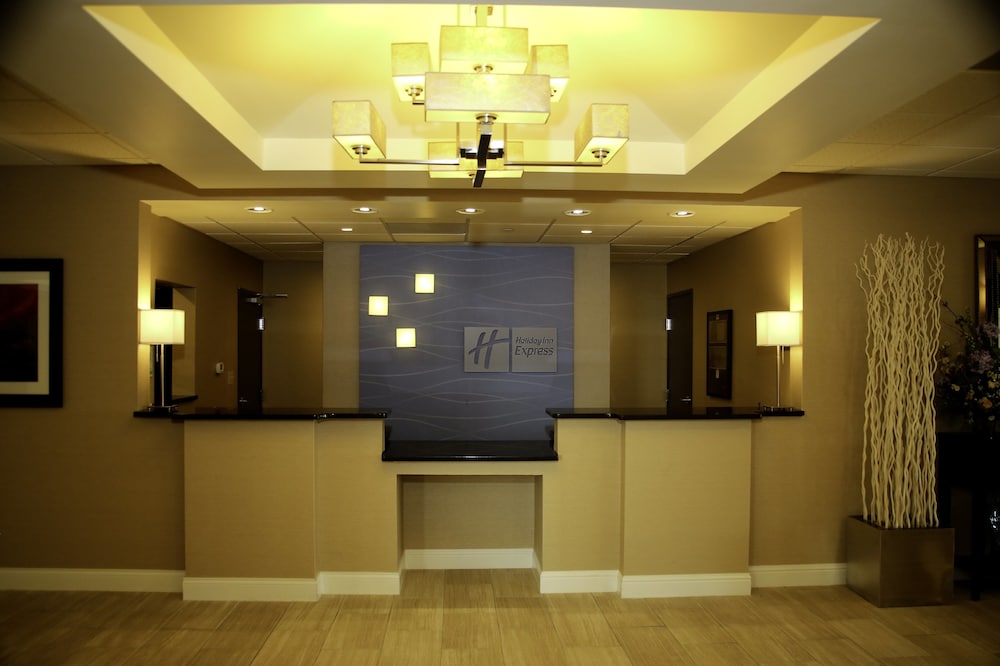Holiday Inn Express Hotel Suites Marion Northeast 14/43