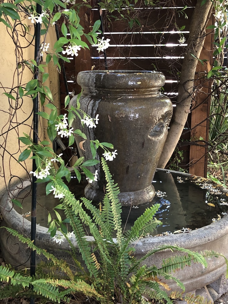 Glen Ellen Inn 36/62