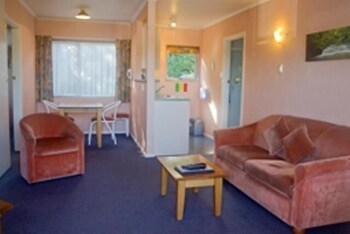 Parklands Motor Lodge 46/65