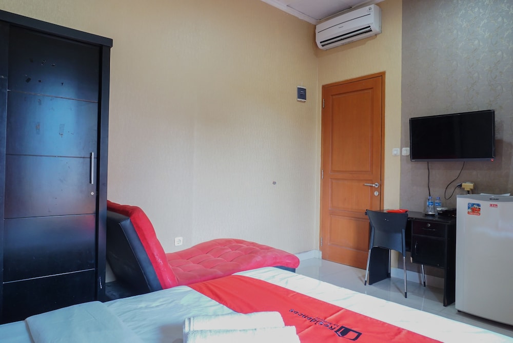 Residences By RedDoorz near Kemang Square 14/33