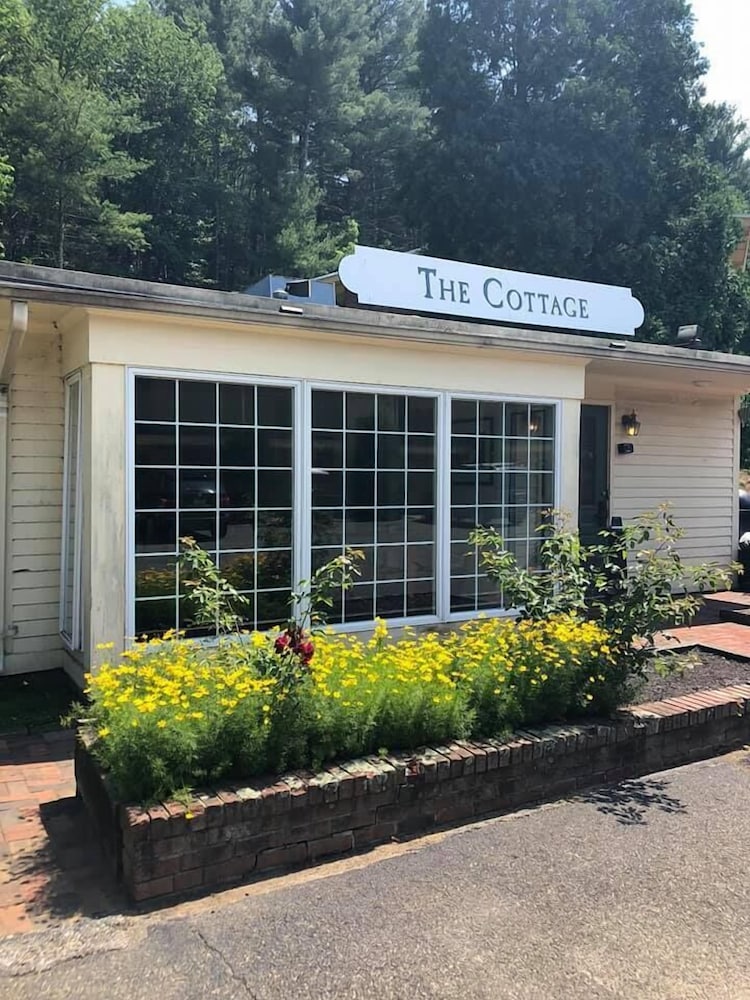 Publick House Historic Inn And Country Motor Lodge 1/49