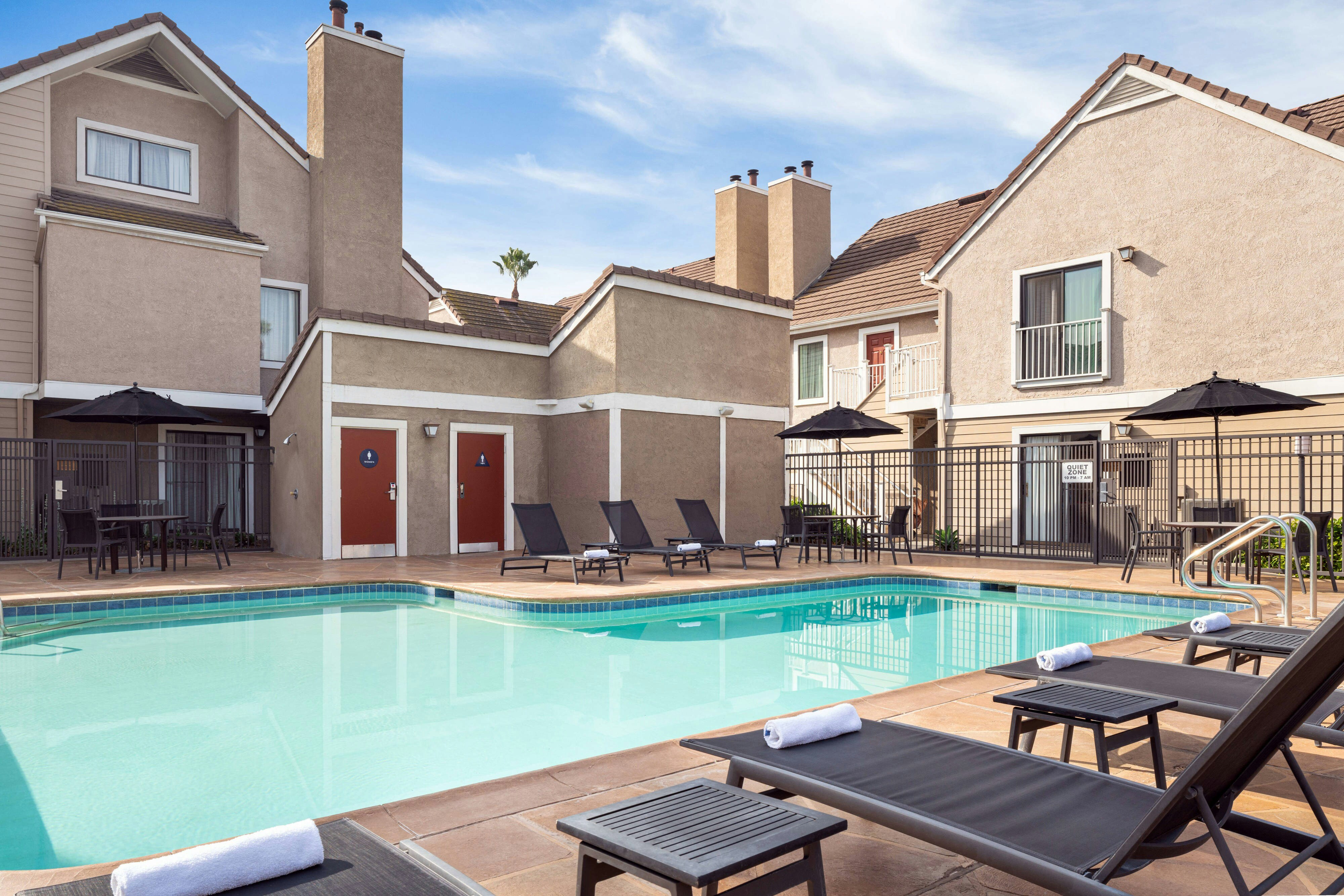 Residence Inn By Marriott Long Beach 16/17