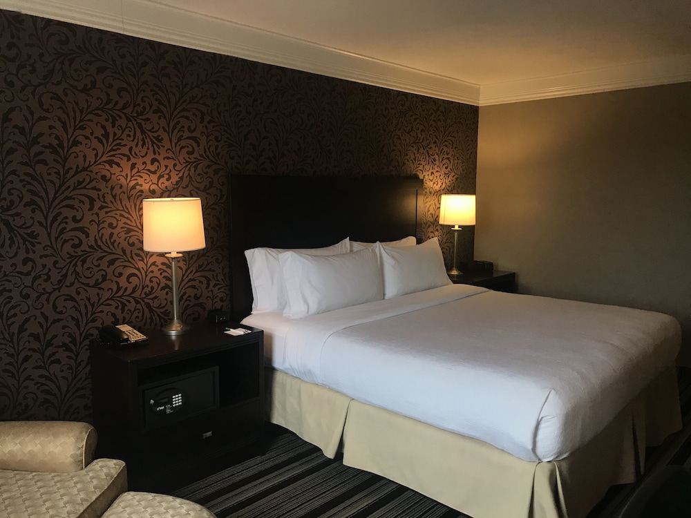 Holiday Inn Cleveland-Mayfield 16/76