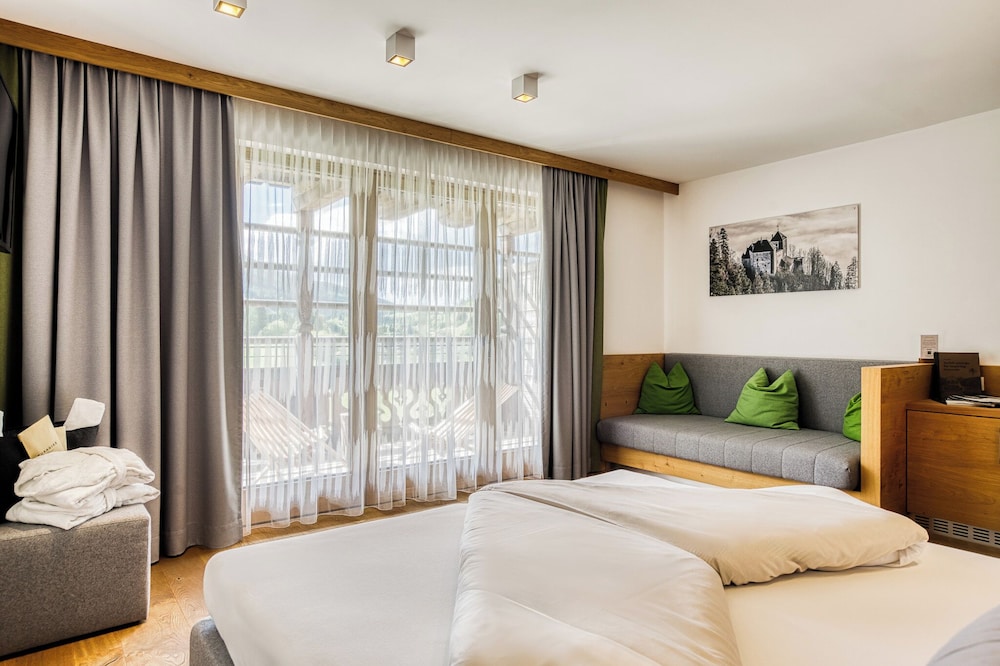 1 Bedroom, Deluxe, Suite, Double Bed, Sofa, Balcony
