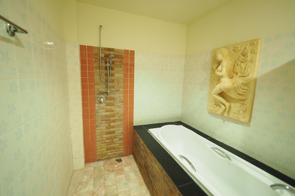 Amorn Sukhothai Hotel 32/32