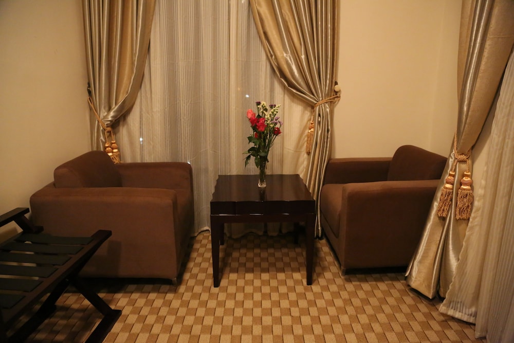 Caravan Hotel 30/47