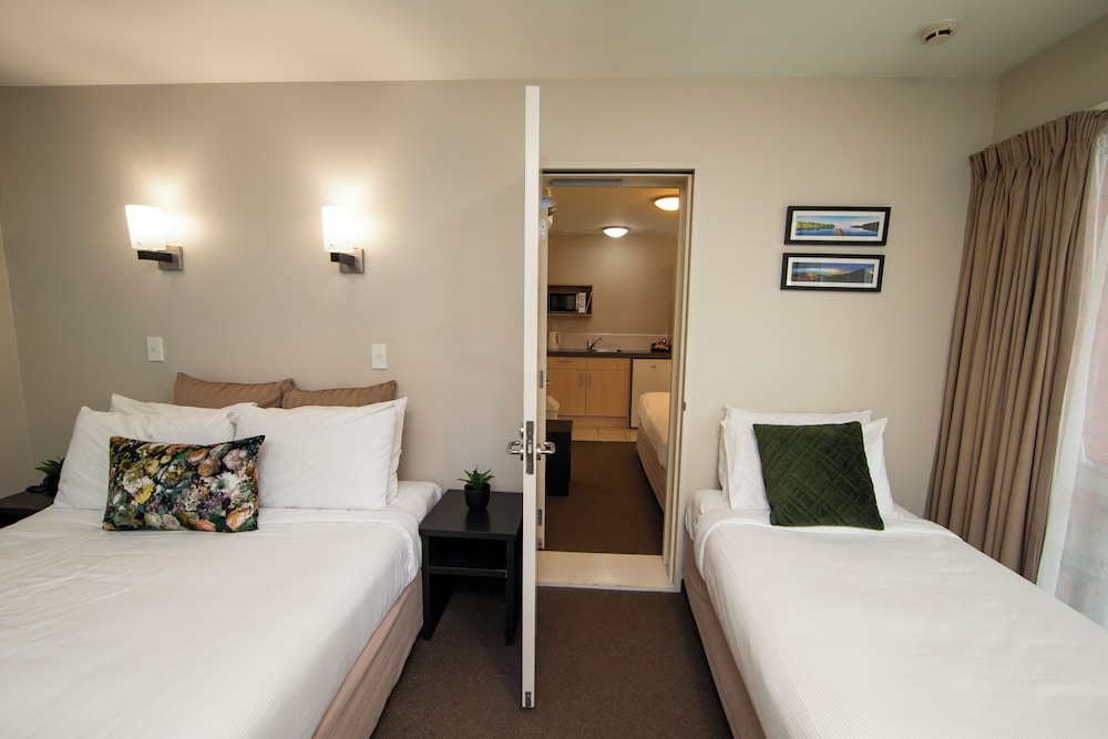 2 Bedrooms, Apartment, King Bed, 1 Queen and 1 Single Bed, 2 Bathrooms