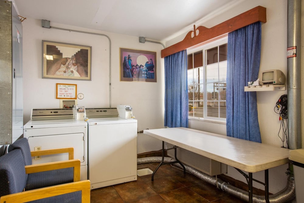 Sandia Peak Inn Old Town ABQ, a Howard Johnson by Wyndham 17/38