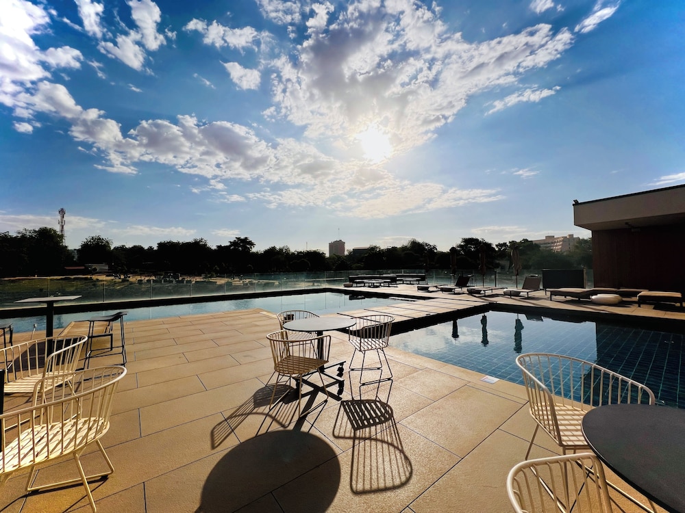 Noom Hotel Niamey 46/50