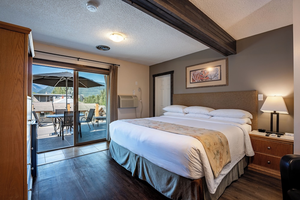 Swiss Chalet Motel 18/43