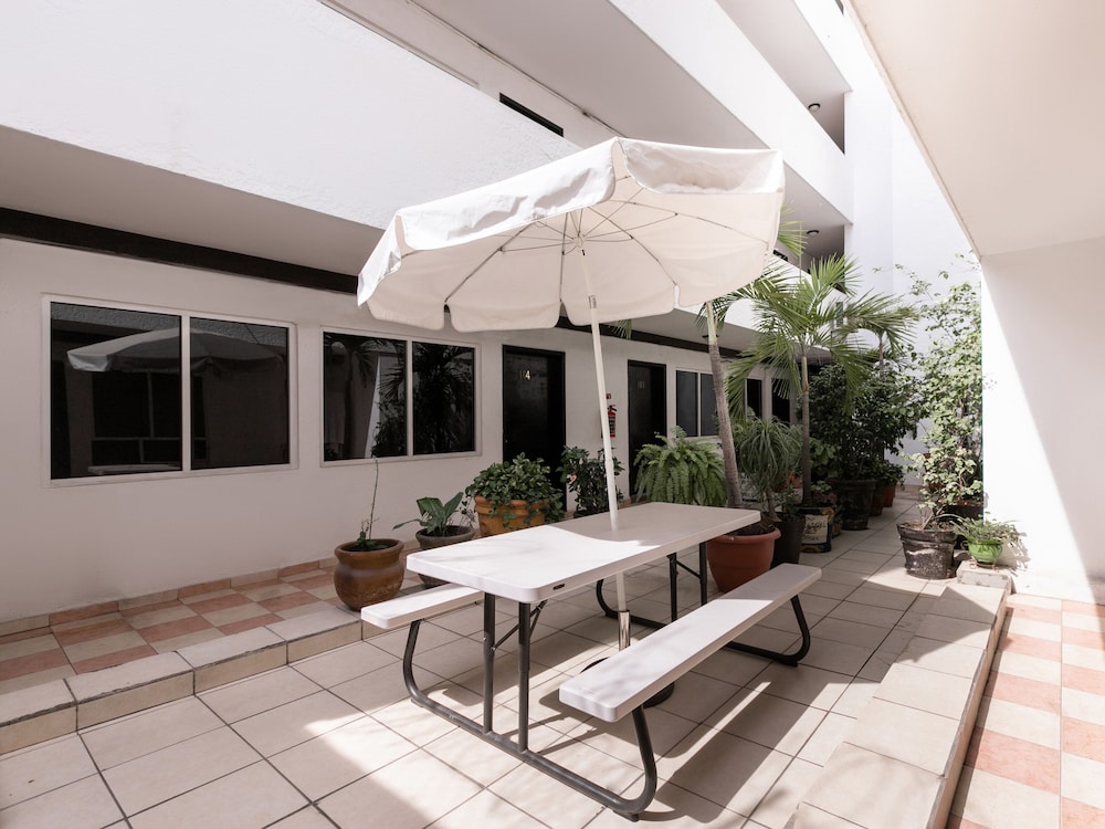 Zona Dorada Inn 4/50