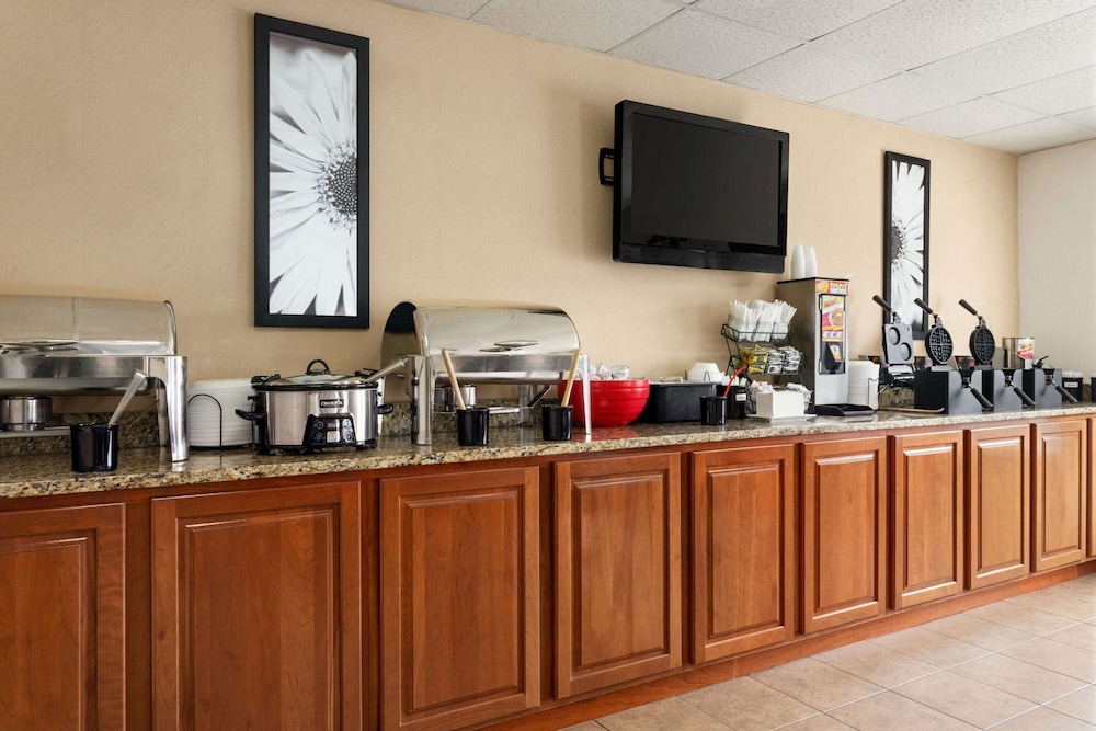Ramada By Wyndham Pigeon Forge North 49/57