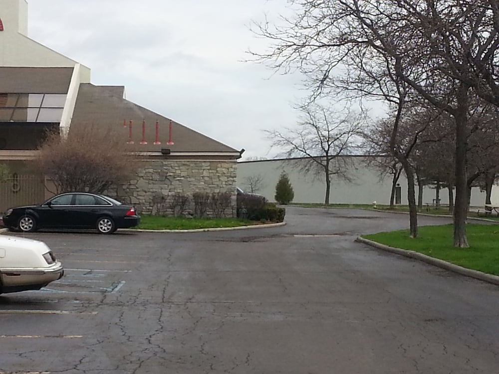 Days Inn & Suites by Wyndham Monroe 24/26