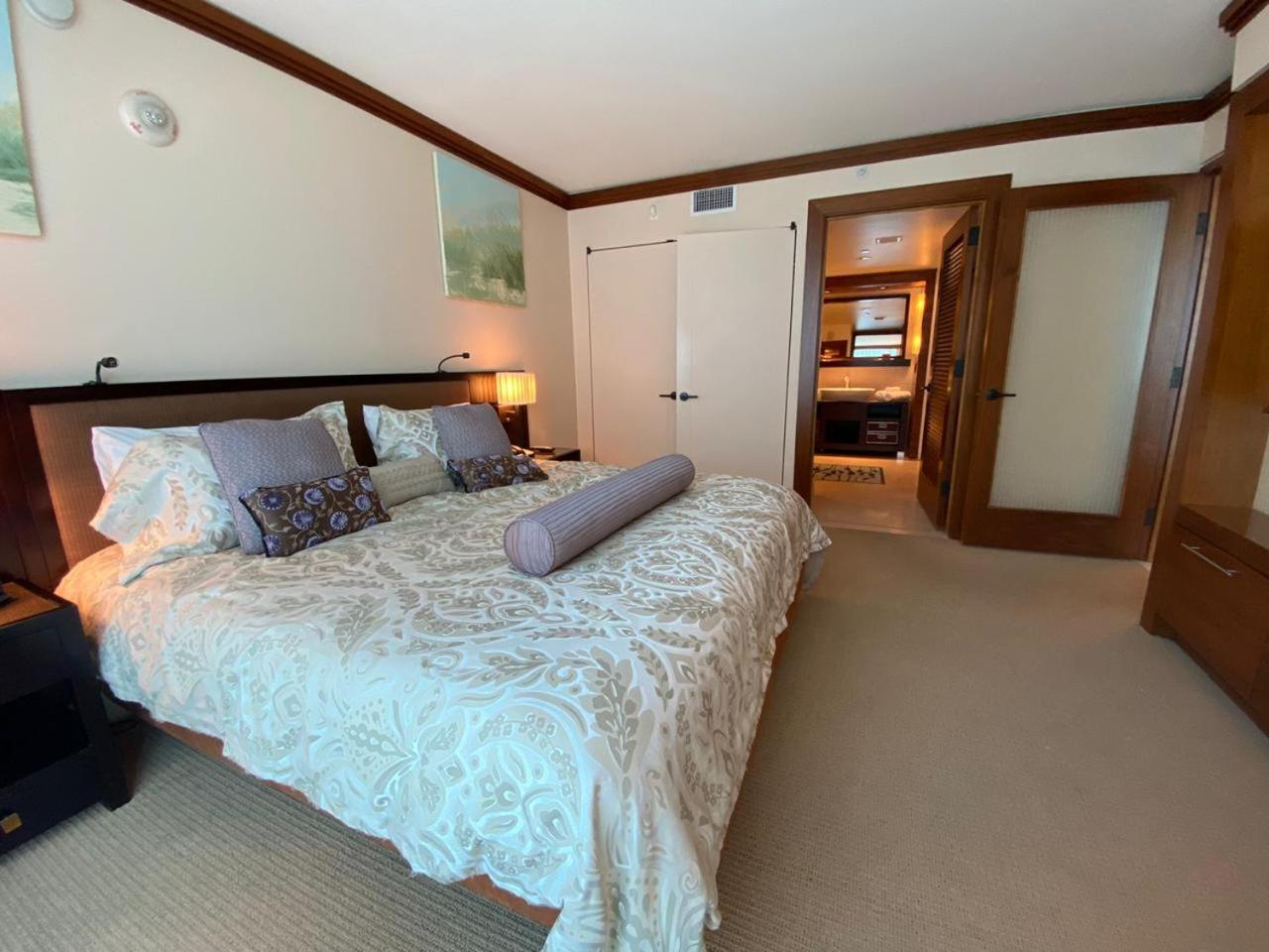 2 Bedrooms, Suite, City View