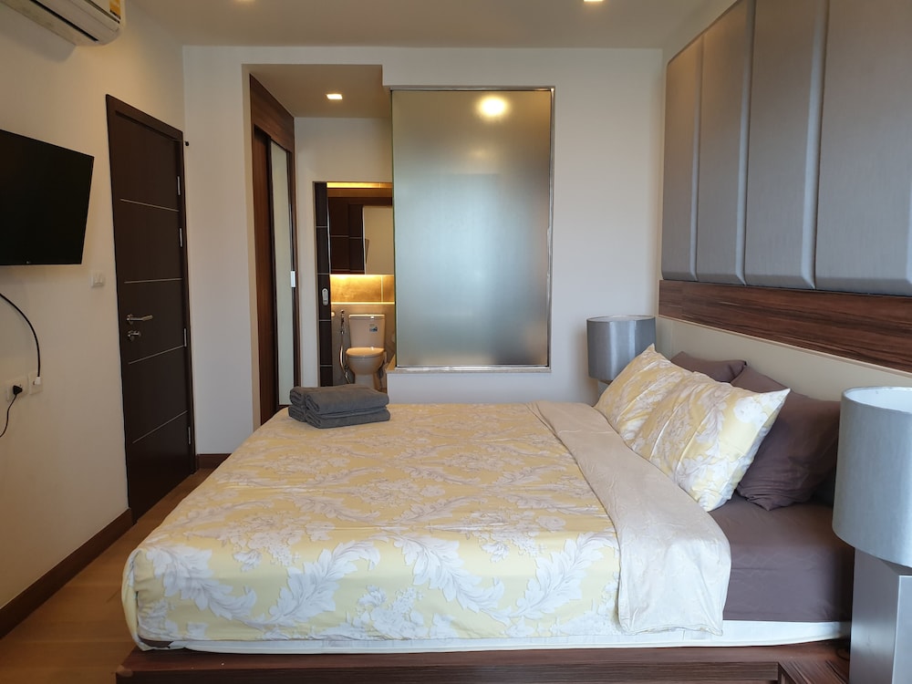 The Astra Luxury Suit condo 17/50