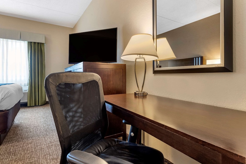 Comfort Inn and Suites Butler 35/38